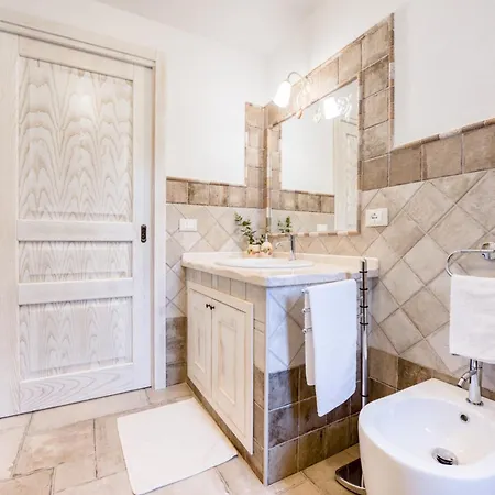 Barastula, Confort E Relax Feriehus Orosei